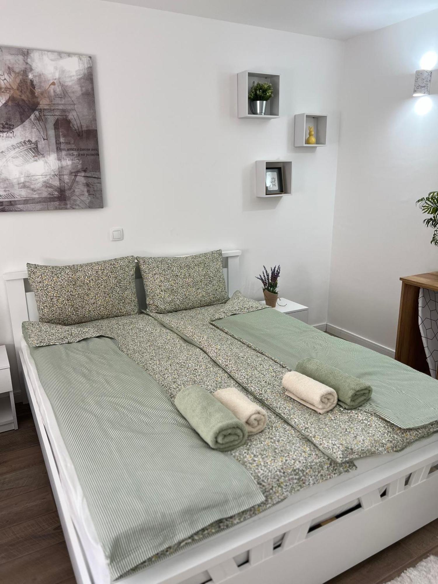 Guest House Lila Sombor Buitenkant foto