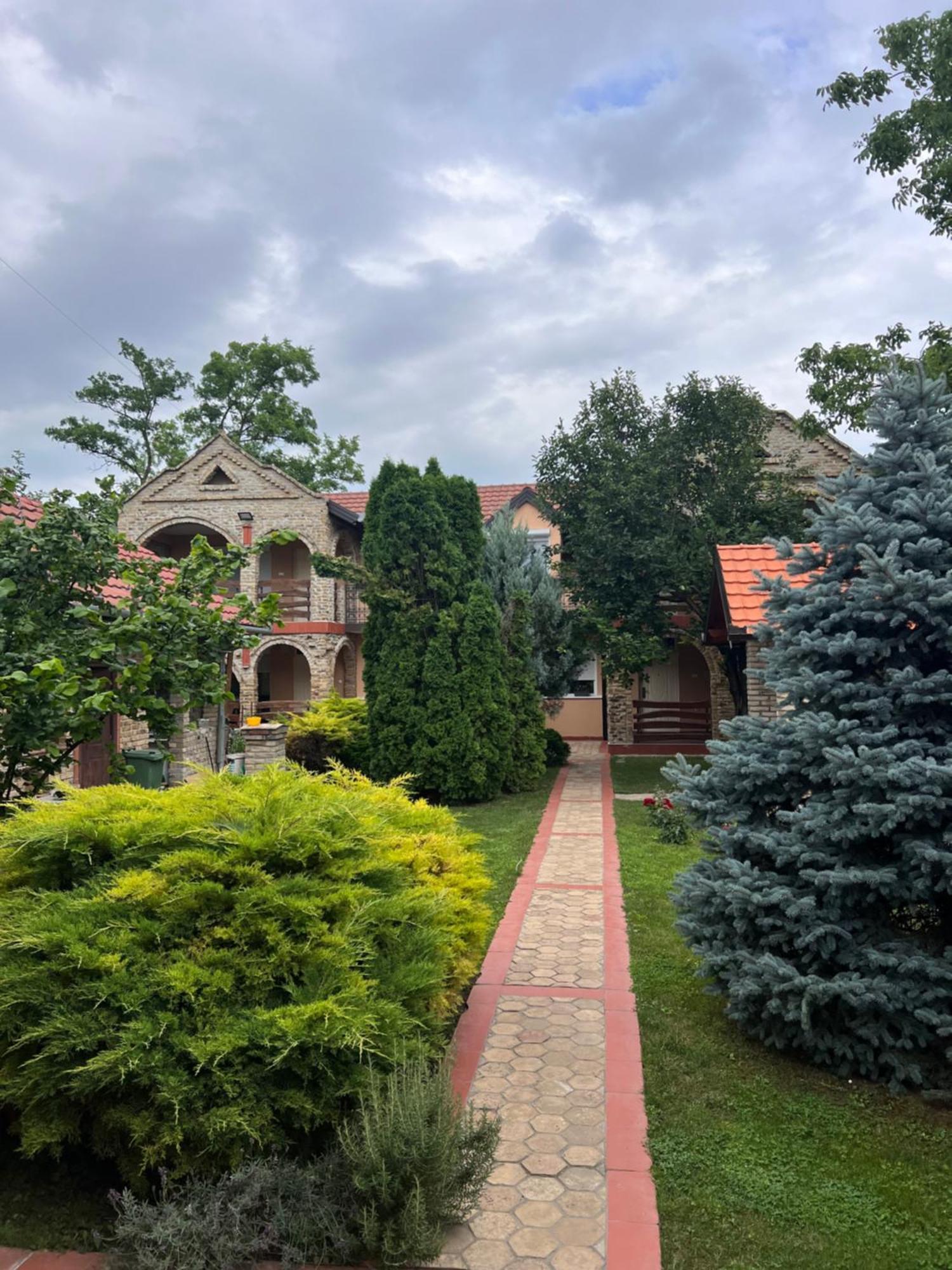 Guest House Lila Sombor Buitenkant foto