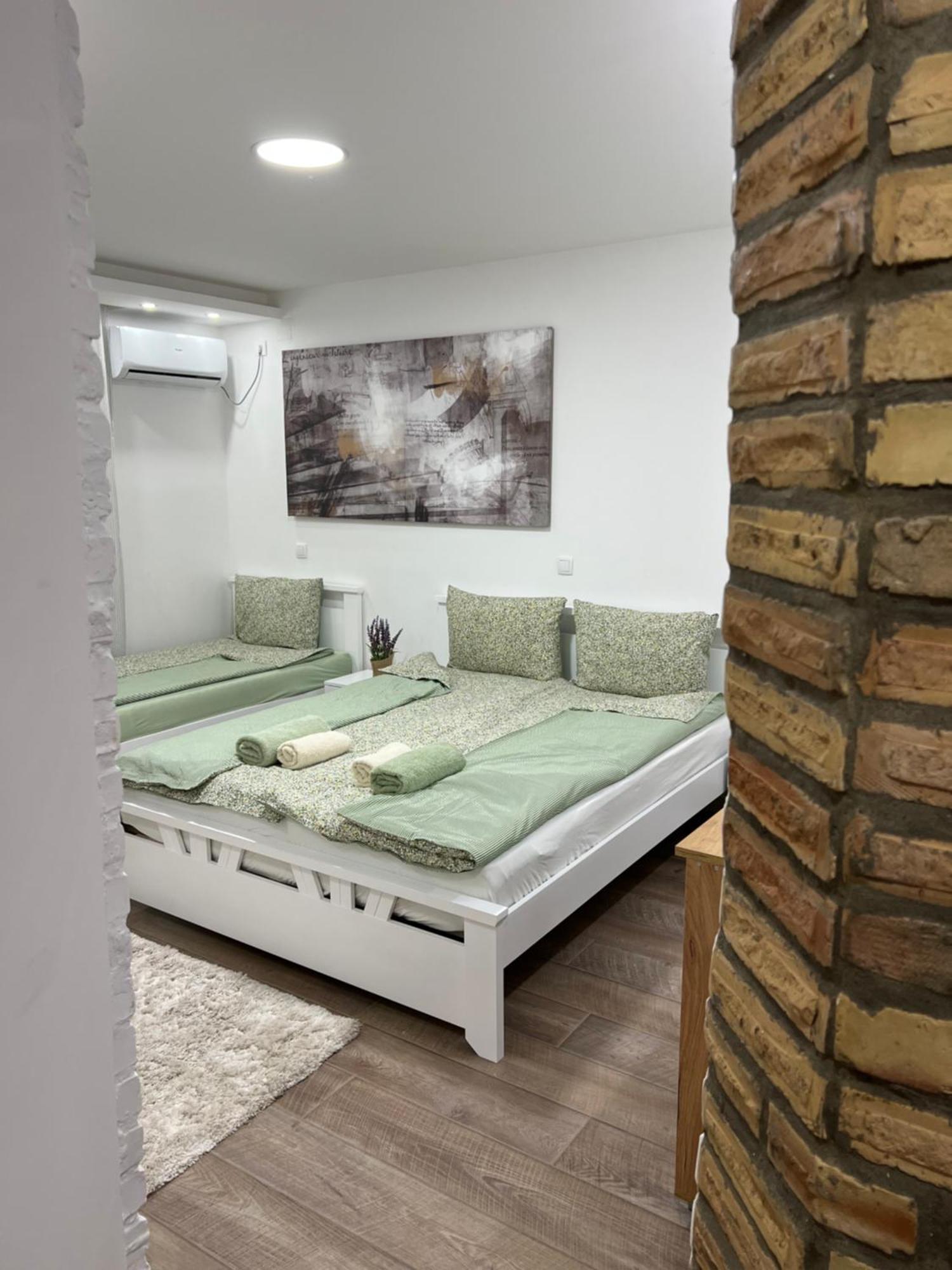 Guest House Lila Sombor Buitenkant foto